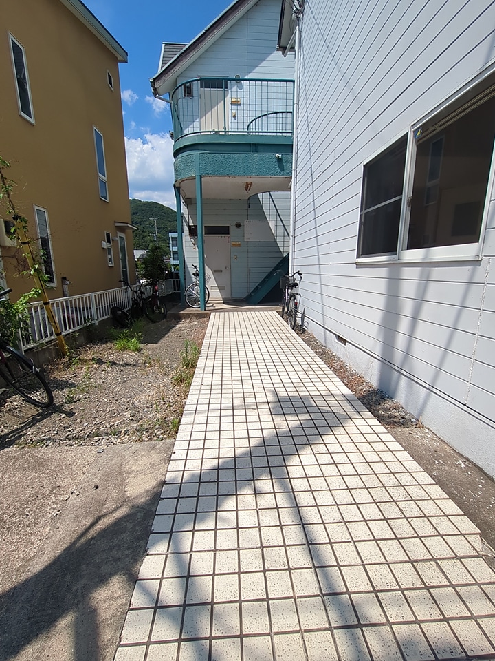 20/23 エントランス