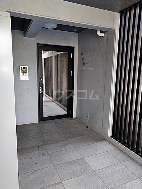 22/25 エントランス