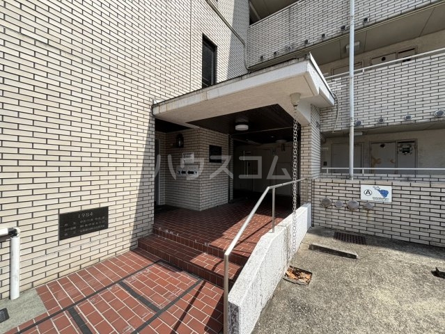 19/20 エントランス