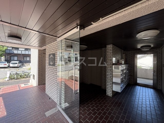 2/5 エントランス