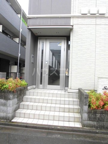 27/30 エントランス