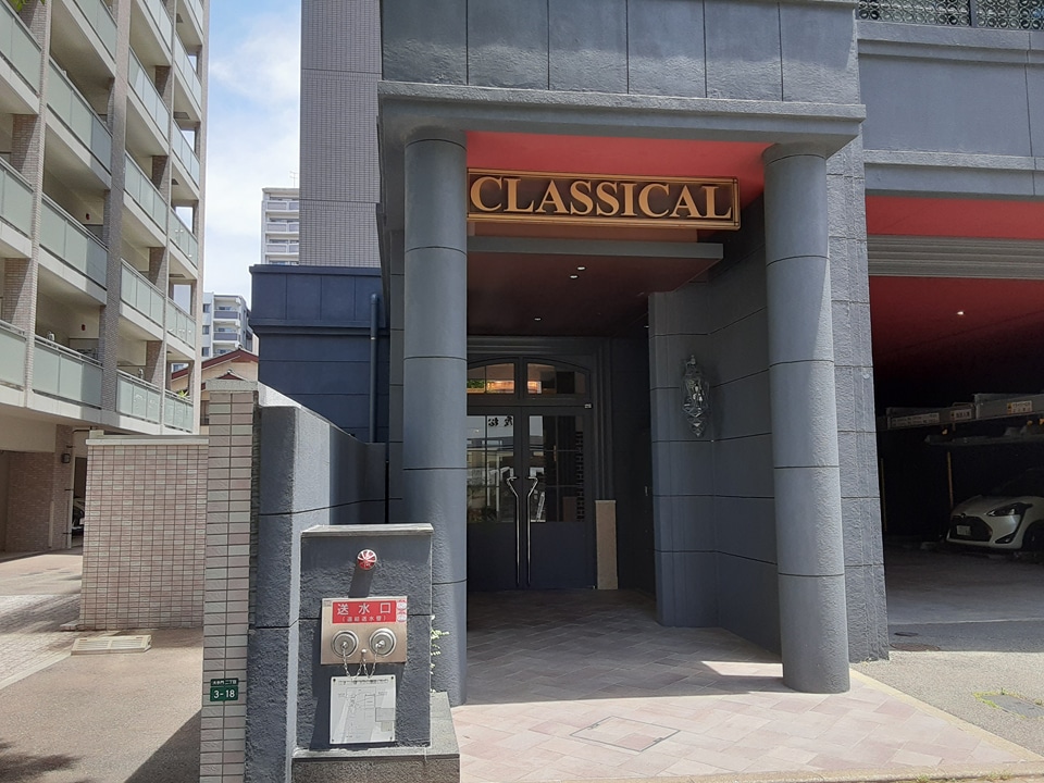 21/28 エントランス