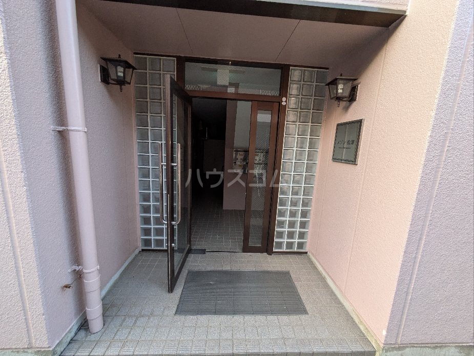 20/30 エントランス