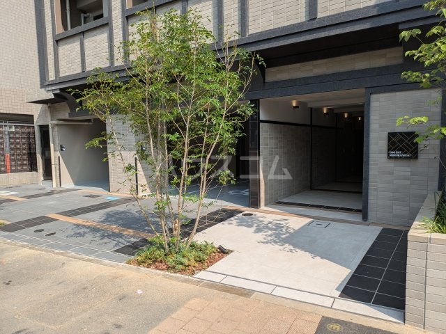 23/30 エントランス