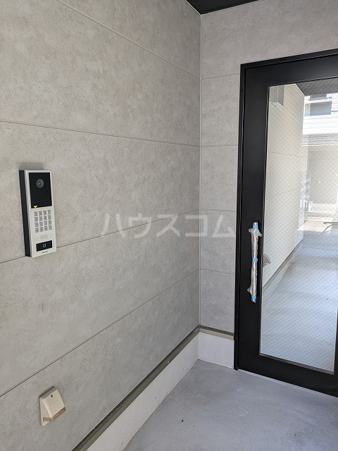 21/27 エントランス