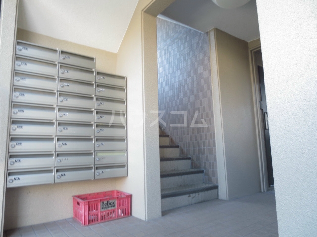 21/30 エントランス