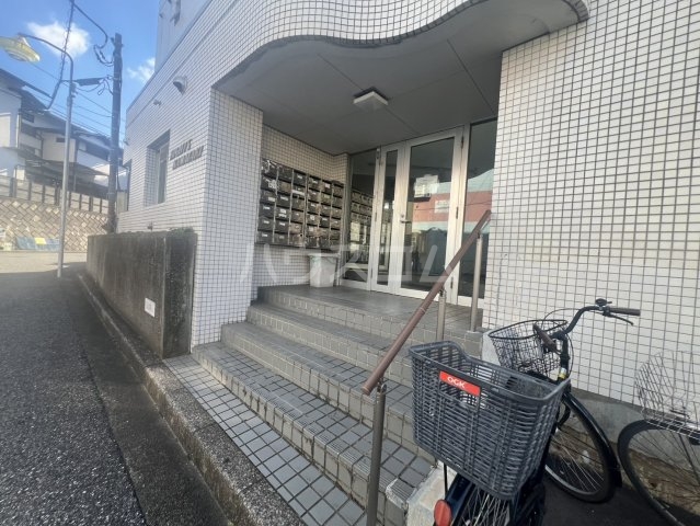 2/4 エントランス