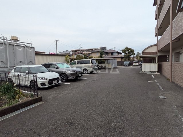 26/28 駐車場