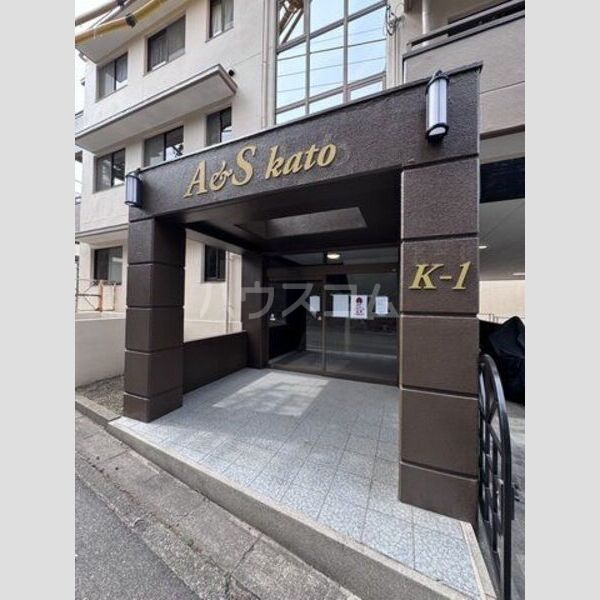 16/23 エントランス