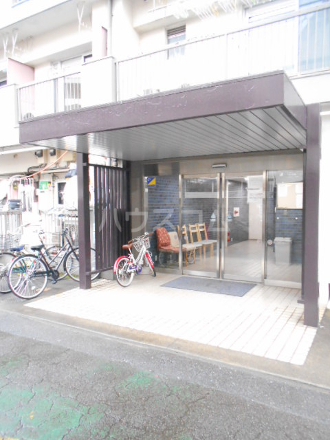 25/30 エントランス