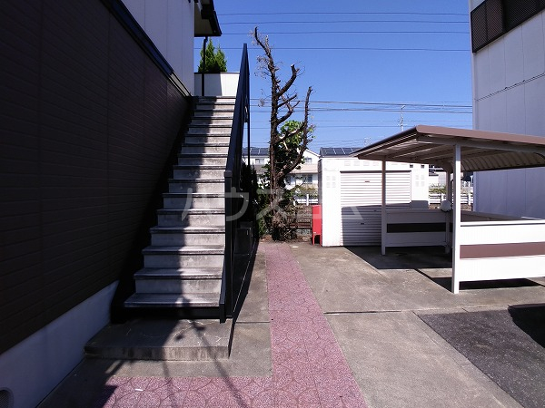 23/30 エントランス