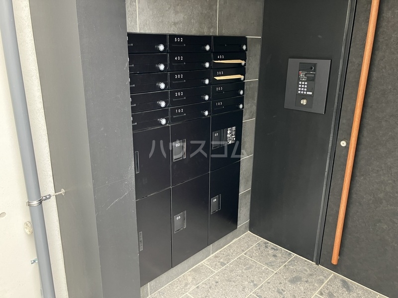 25/30 エントランス