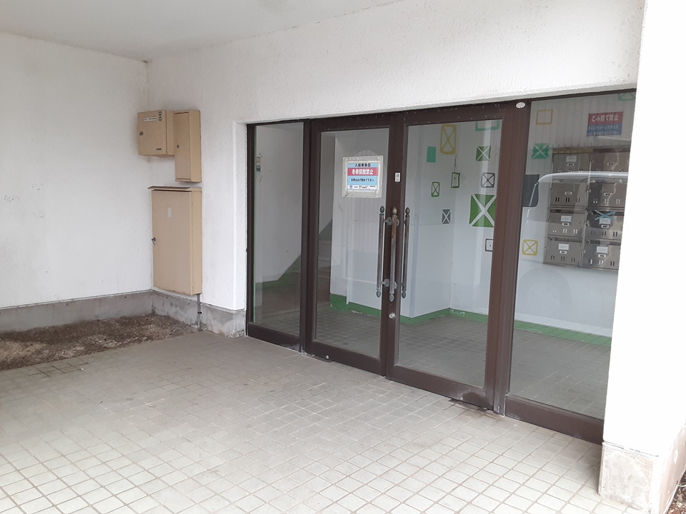 18/28 エントランス