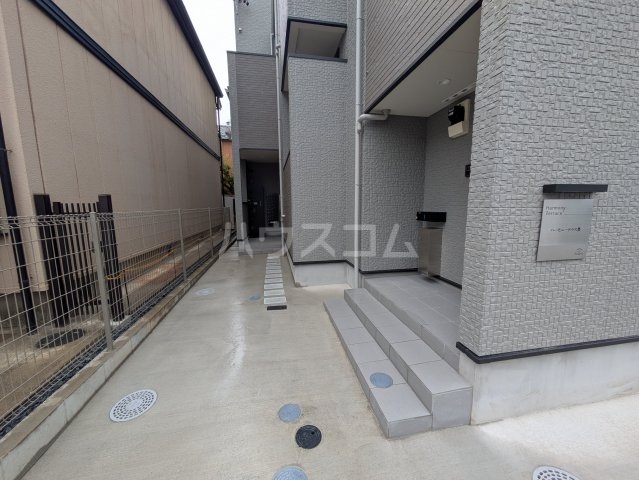 22/28 エントランス