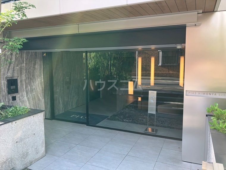 2/5 エントランス