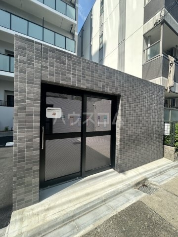 22/27 エントランス