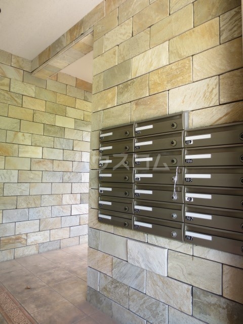 16/27 エントランス