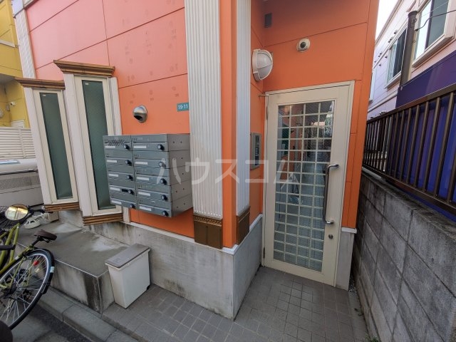 16/17 エントランス