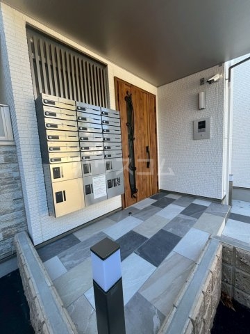 20/30 エントランス