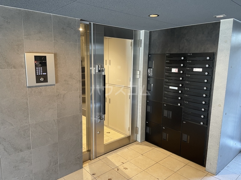 19/29 エントランス