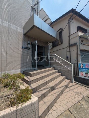 21/30 エントランス