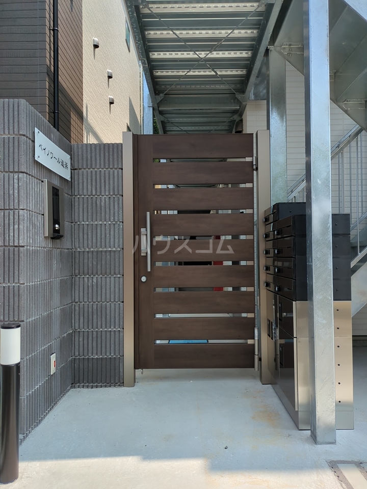 23/26 エントランス