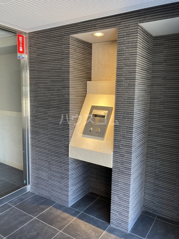 22/26 エントランス