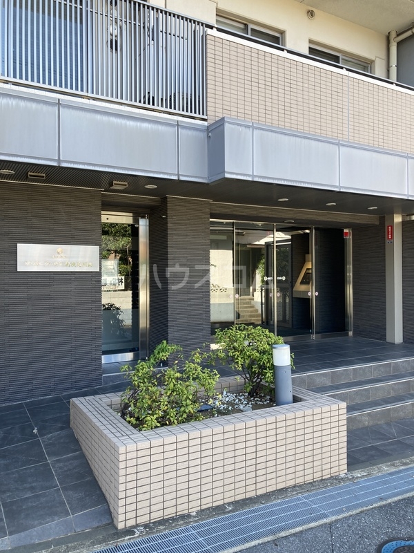 21/26 エントランス