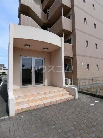 21/30 エントランス