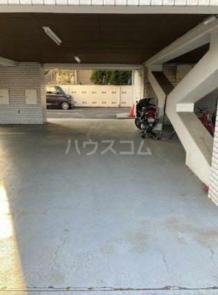 16/25 駐車場
