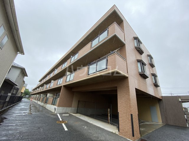 24/30 エントランス