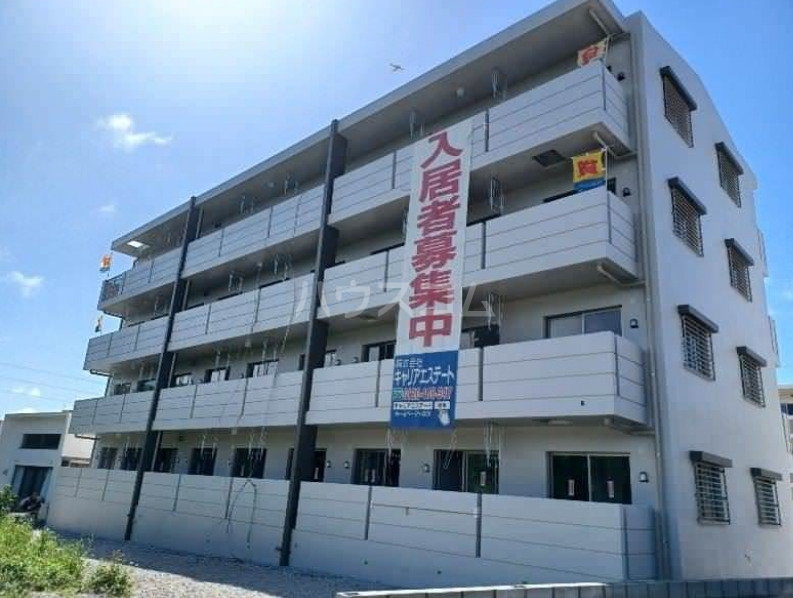 南風原津嘉山新築共同住宅の外観