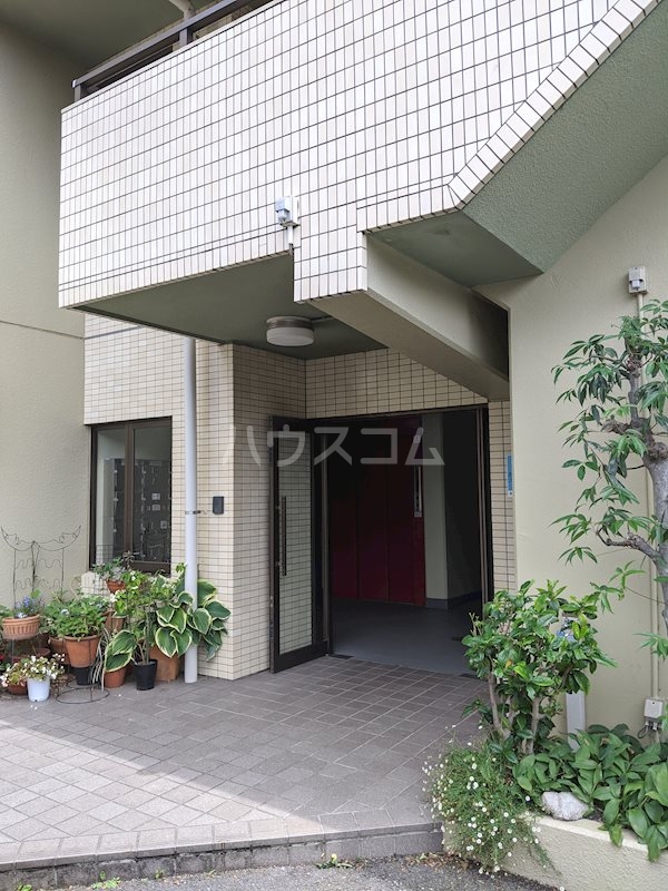 21/30 エントランス