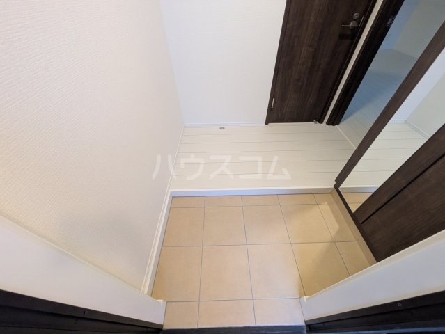 16/30 玄関