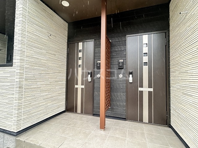 28/30 エントランス