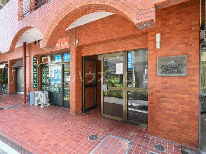 16/20 エントランス