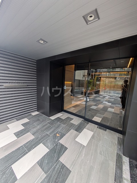 24/30 エントランス