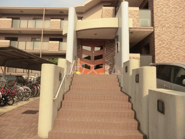 22/30 エントランス
