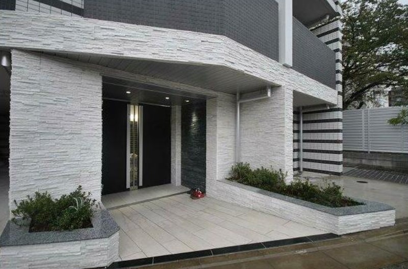 26/30 エントランス