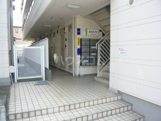 21/30 エントランス