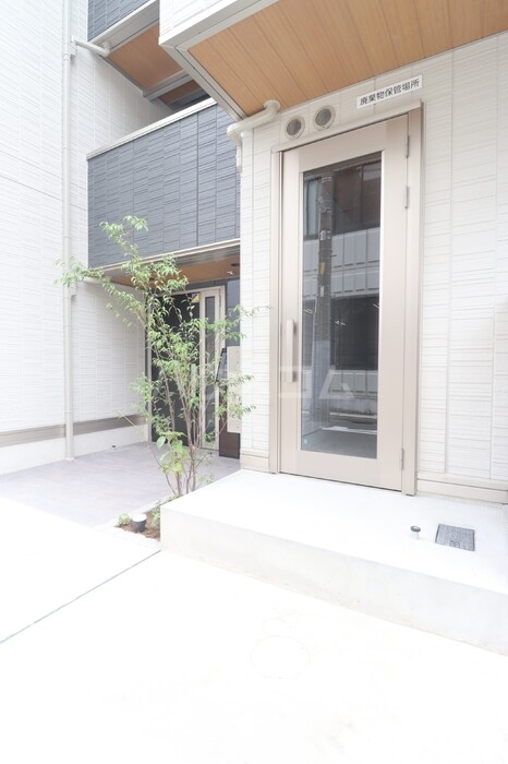 18/22 エントランス