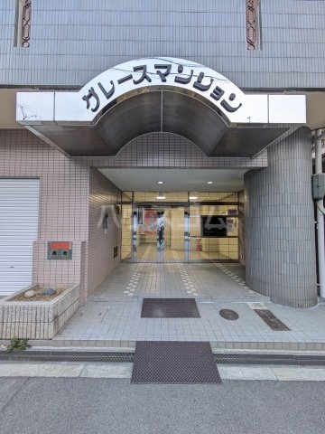 24/30 エントランス