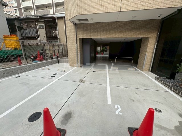 27/30 駐車場