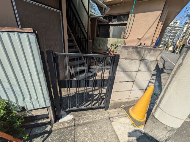 20/30 エントランス