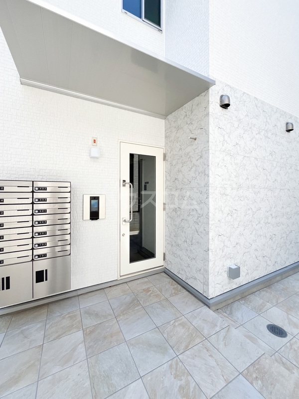 13/16 エントランス