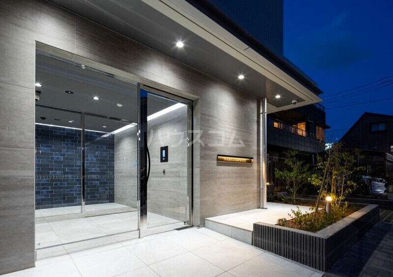 24/30 エントランス