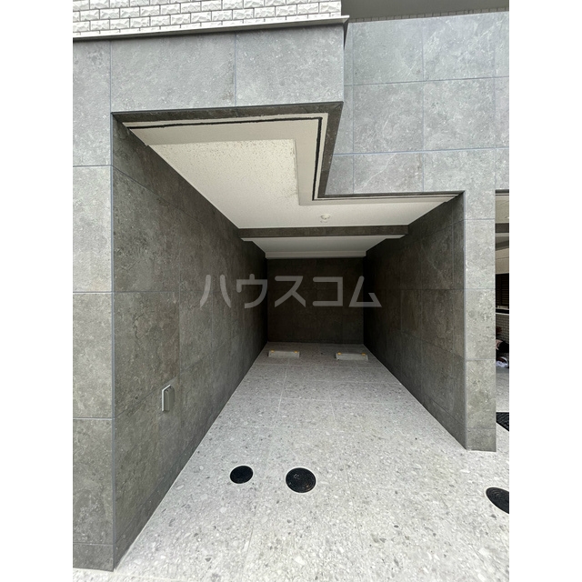 24/30 エントランス