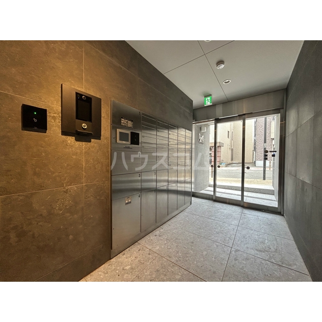 23/30 エントランス