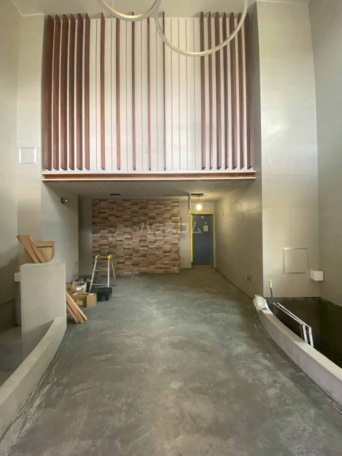 22/30 エントランス