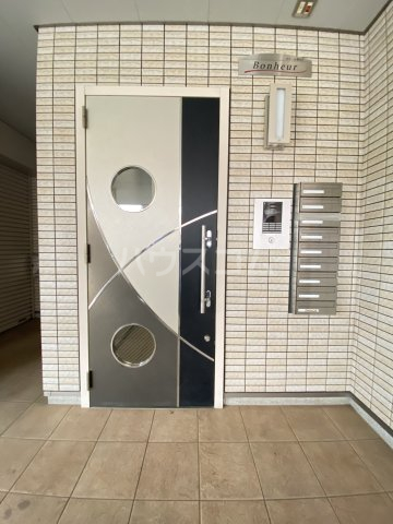 19/26 エントランス